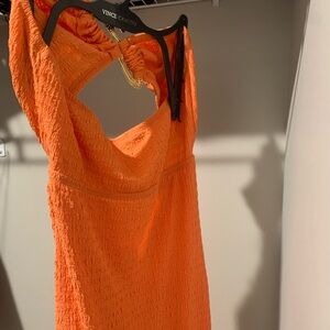 Tropical orange medium sized colored dress, with an opening.